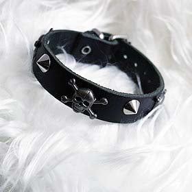 Leather Wristband: 1 Row Skull &amp; Conical